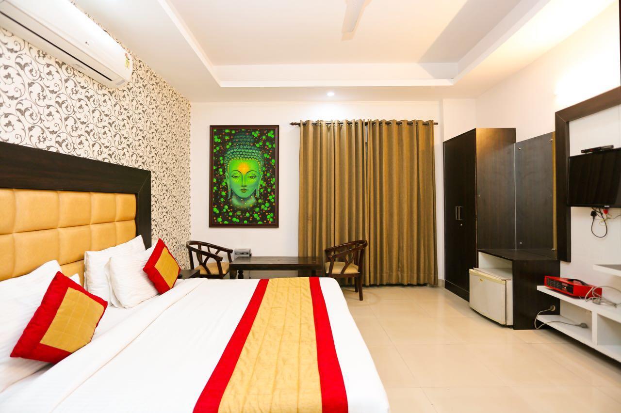 Callista Golf Course Road Hotel