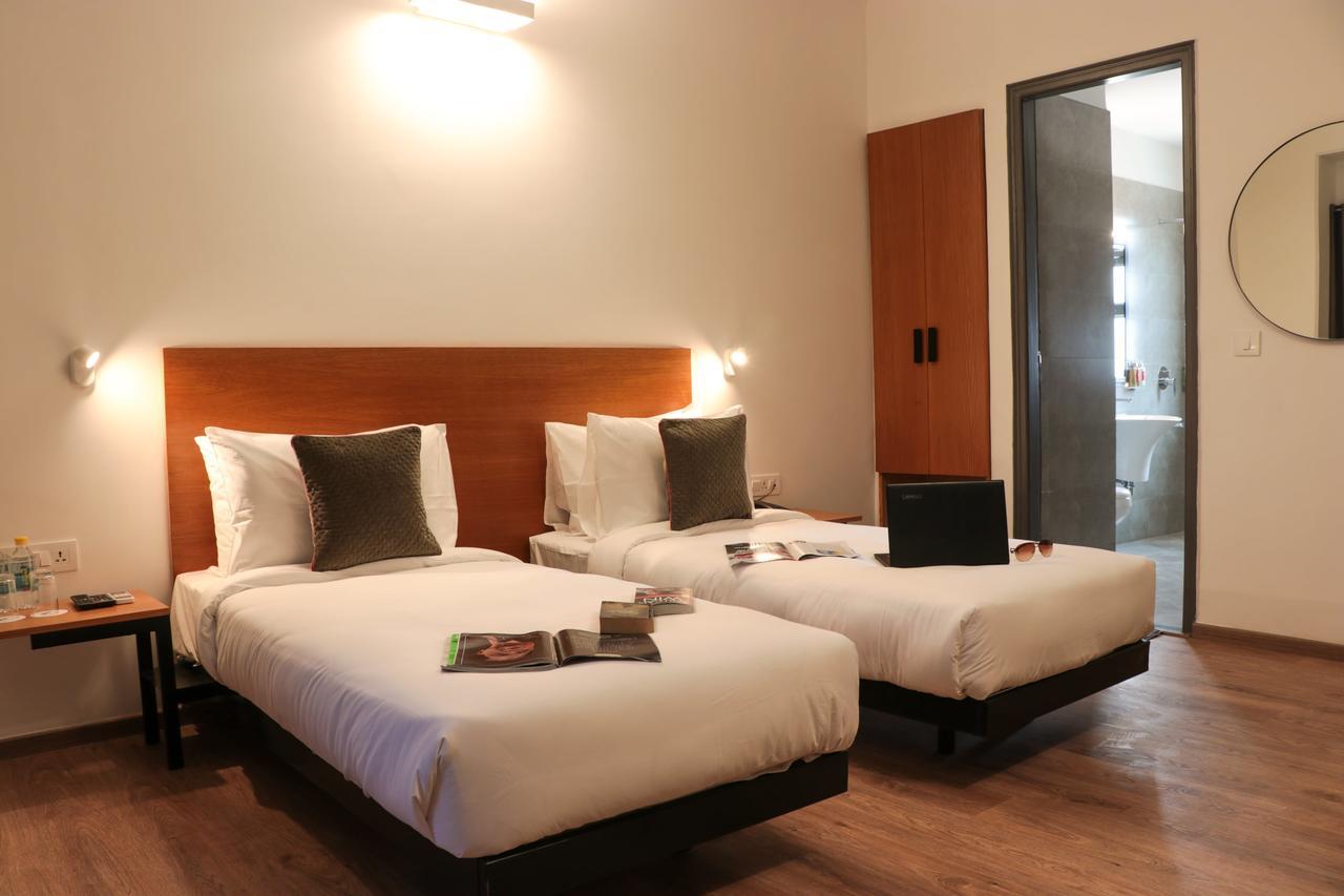 Hotel Fabhotel The Runner Gurgaon
