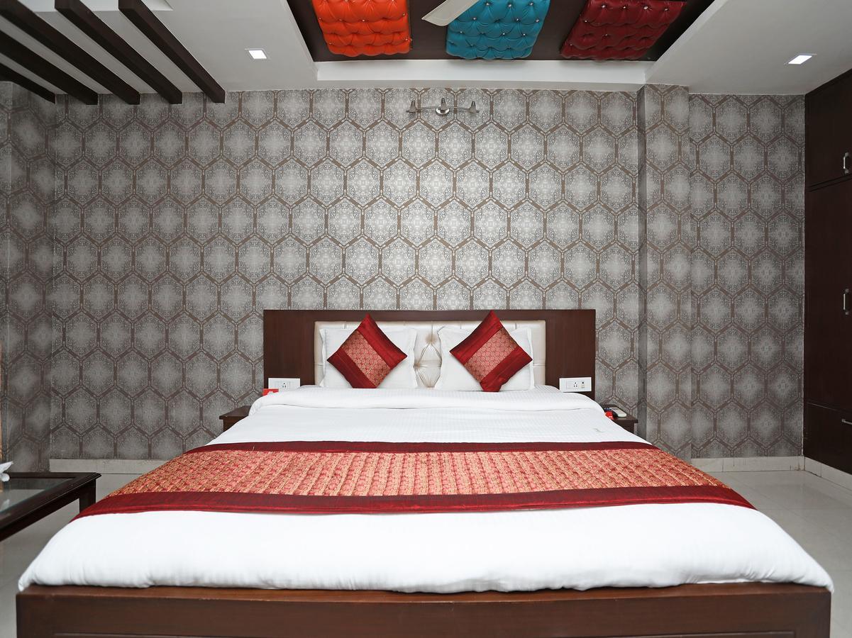 Capital O 10025 Hotel Flora Inn Hotel