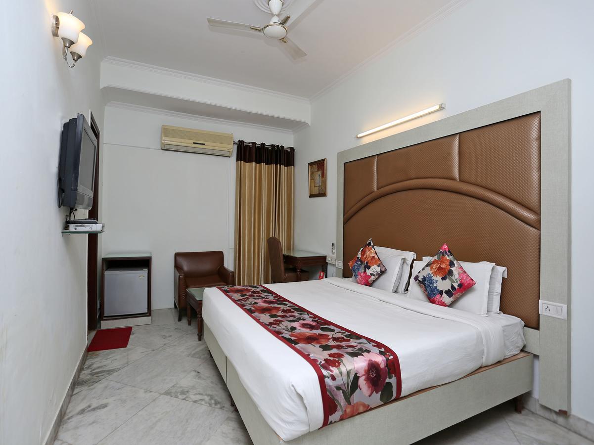 Hotel Oyo 8465 Near Sahara Mall Gurgaon