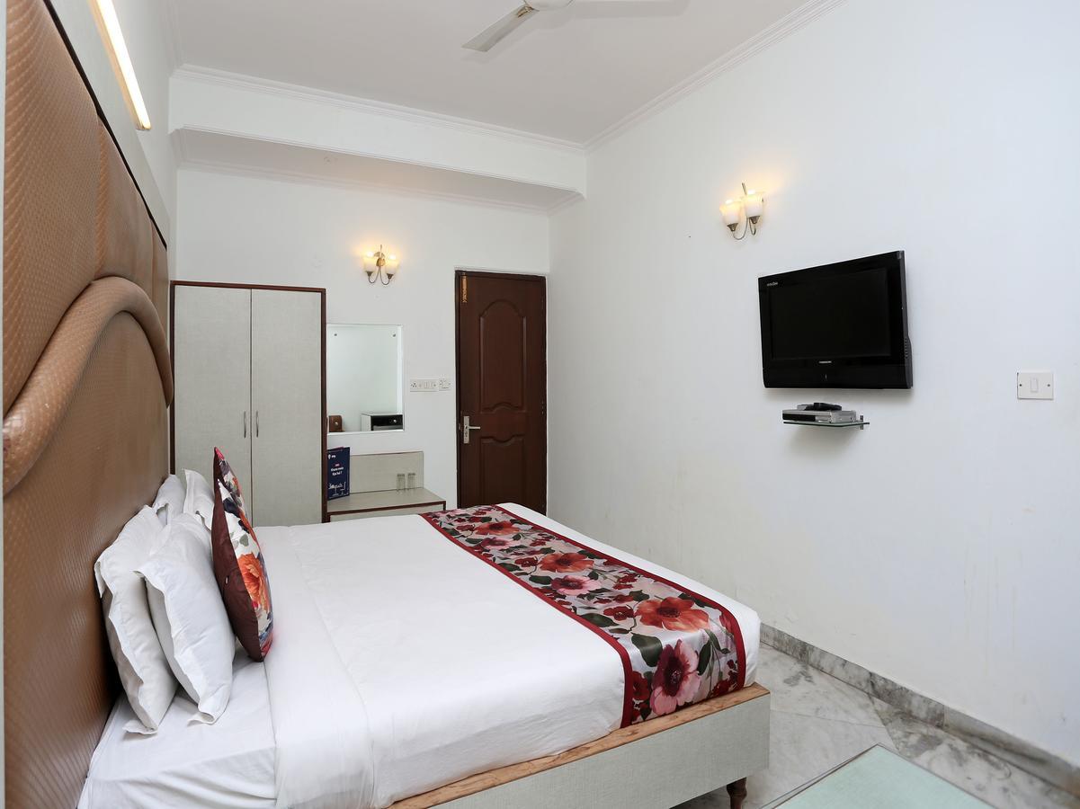 Oyo 8465 Near Sahara Mall Gurgaon