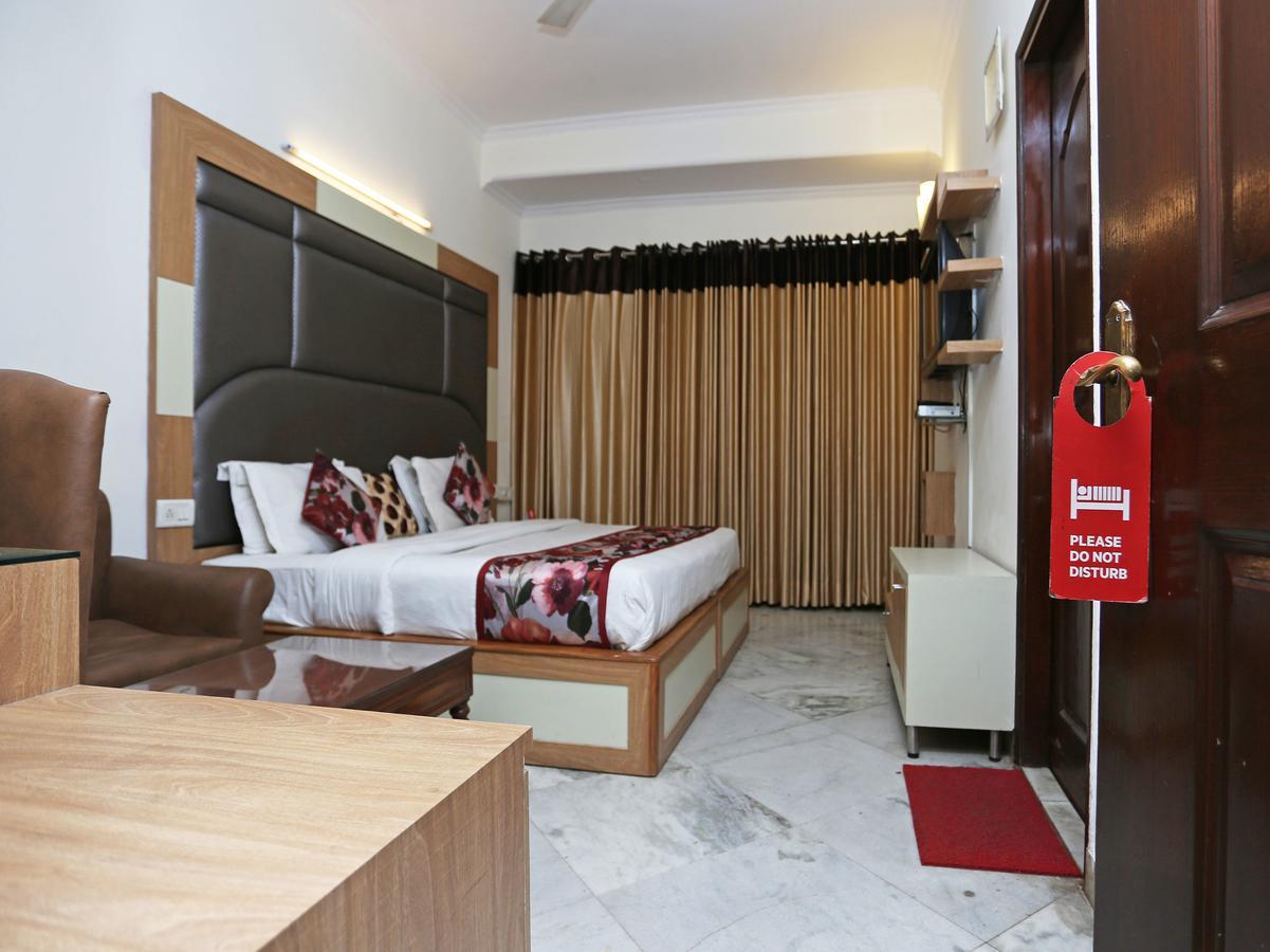 Hotel Oyo 8465 Near Sahara Mall 3*