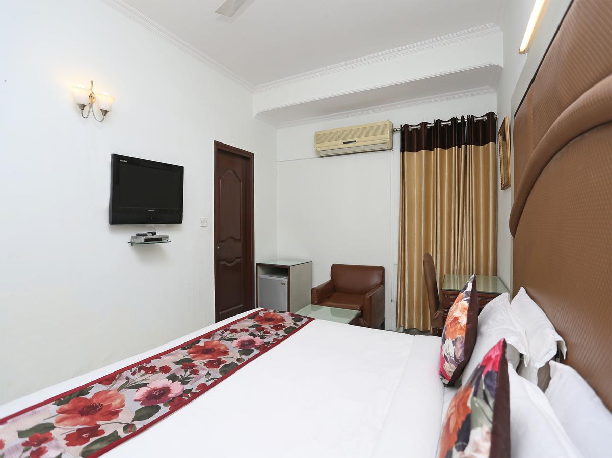 Oyo 8465 Near Sahara Mall 3*