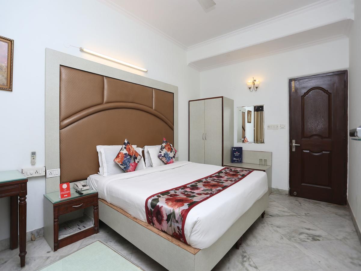 Oyo 8465 Near Sahara Mall 3*