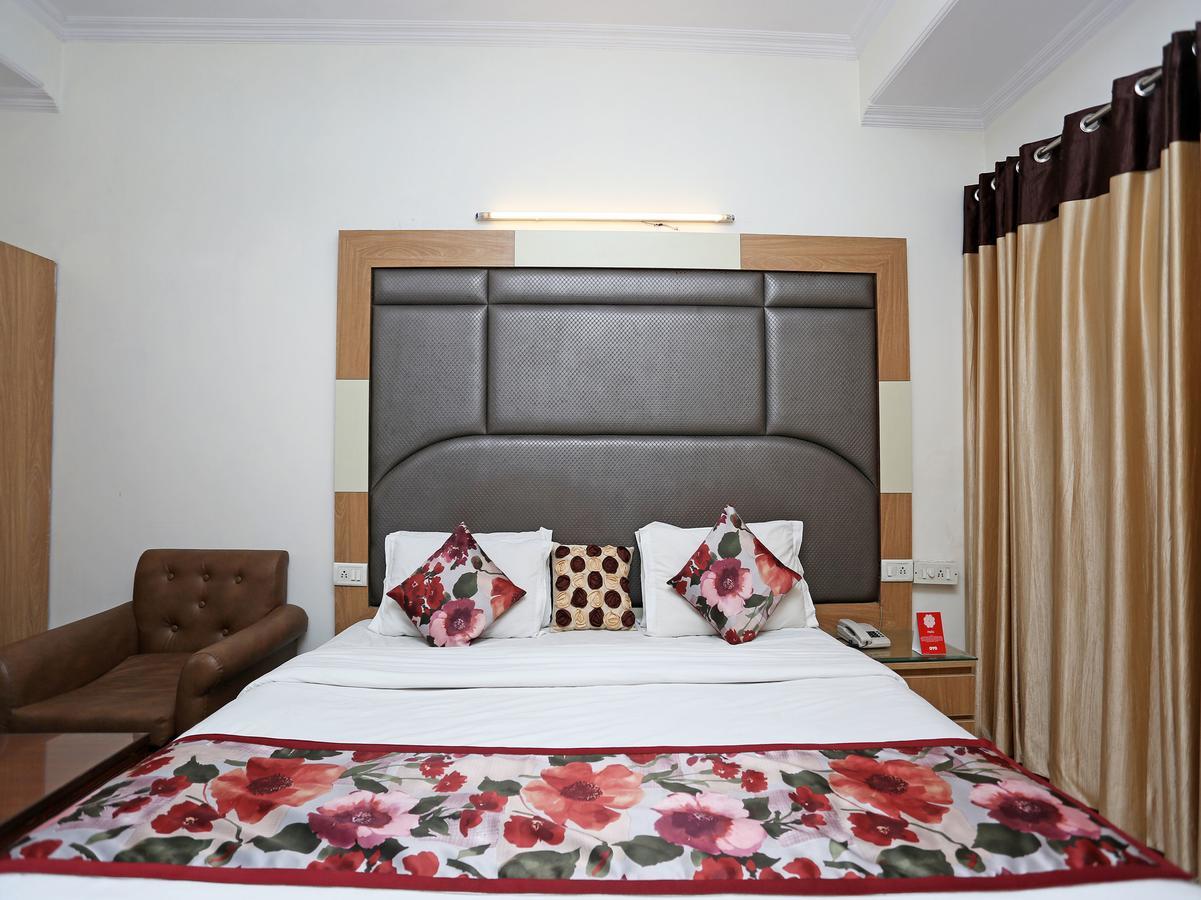 Oyo 8465 Near Sahara Mall Hotel Gurgaon