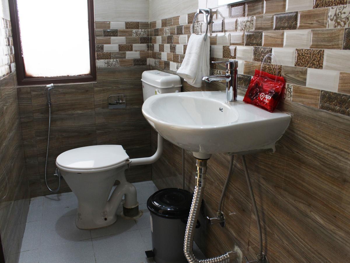 Oyo 2384 Epic 3* Gurgaon