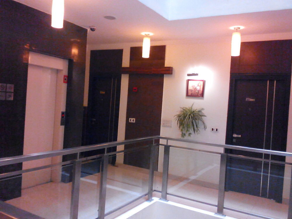 Ahuja Residency Cyber Ii Guest house Gurgaon