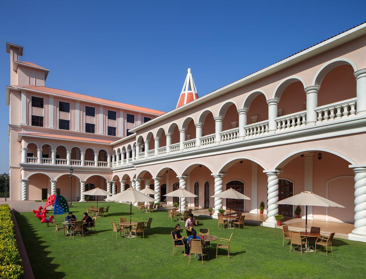 Dlf Club 5 Hotel