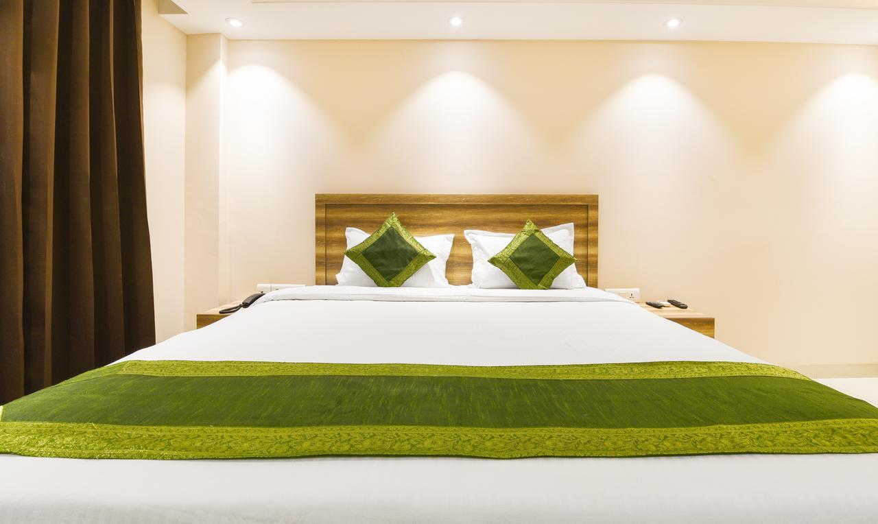 Treebo Iffco Chowk Hotel