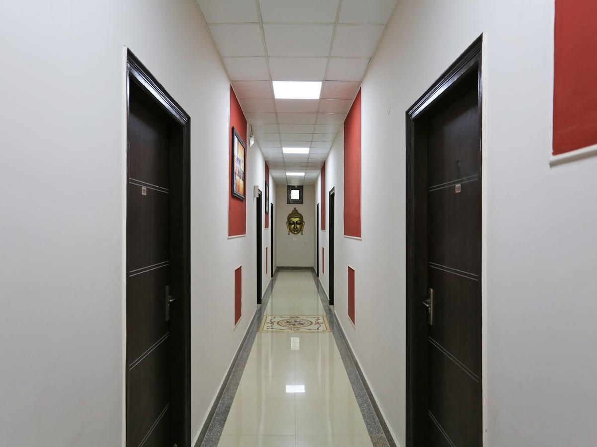 Oyo 14098 R R Homes Hotel Gurgaon