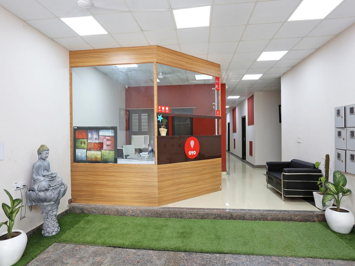 Hotel Oyo 14098 R R Homes