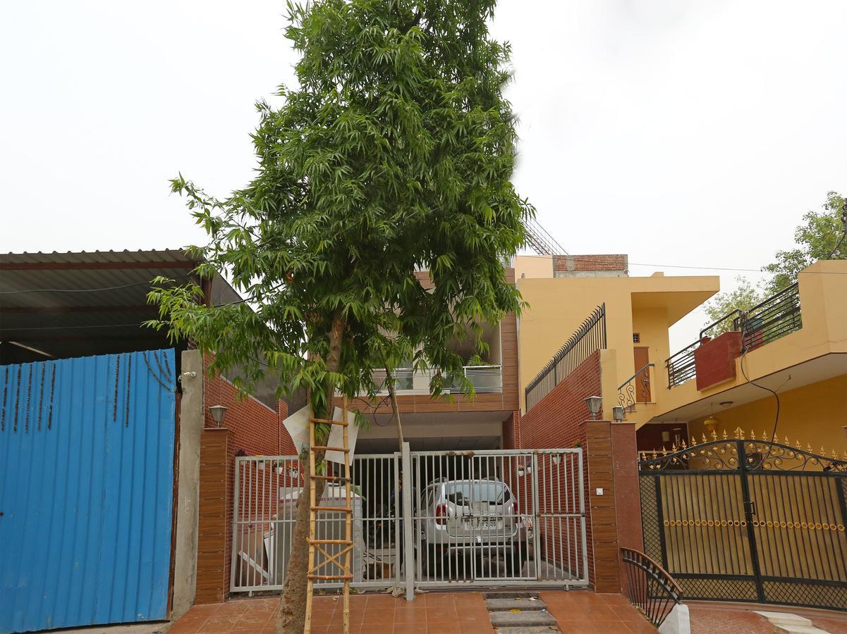 Hotel Oyo 14098 R R Homes