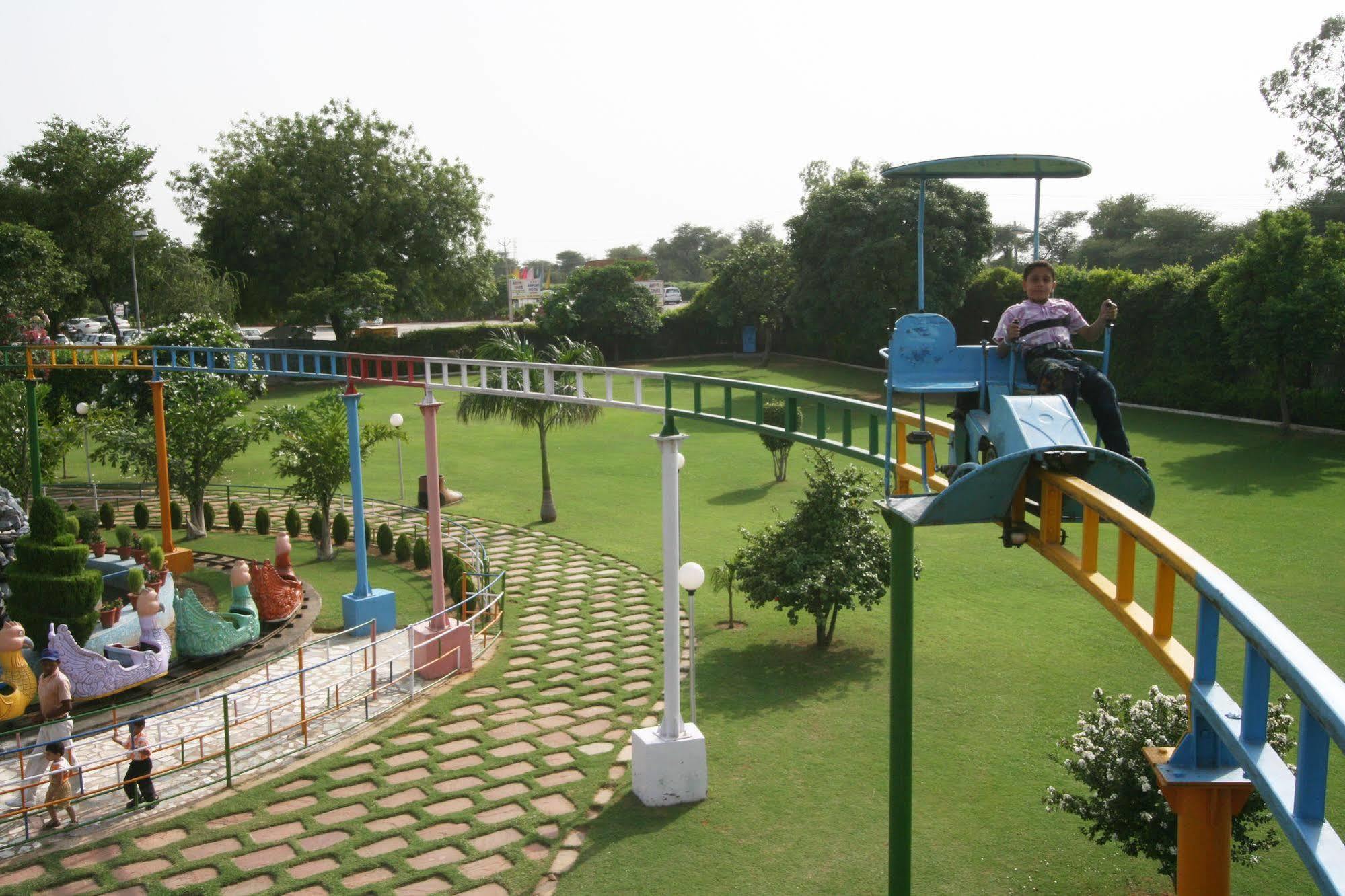 Aapno Ghar & Amusement Park Resort