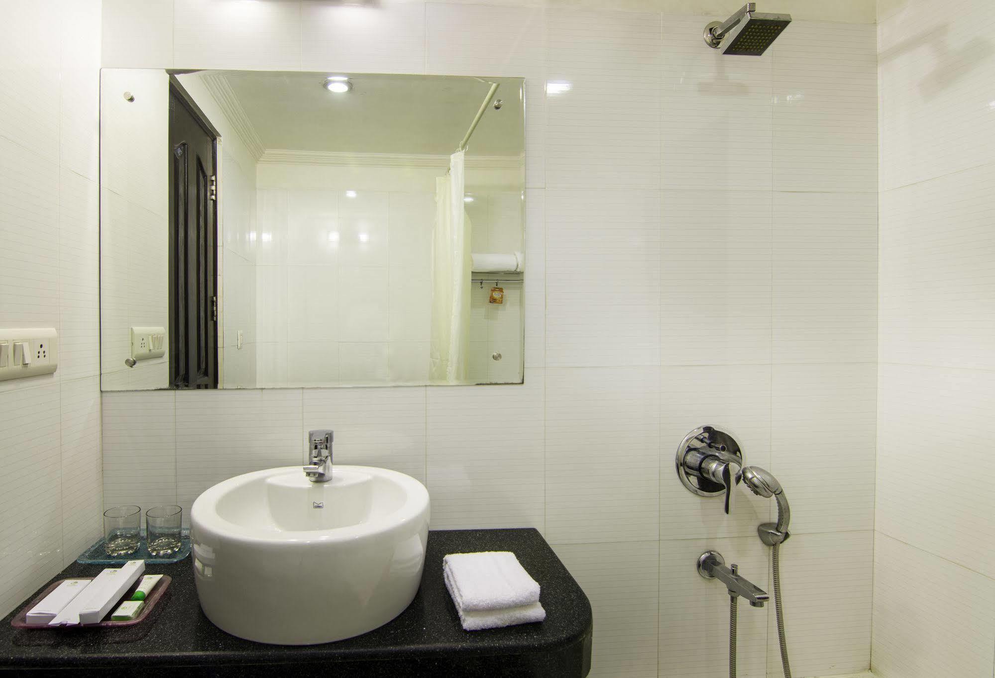 Oyo Townhouse 823 Leaf Hotel