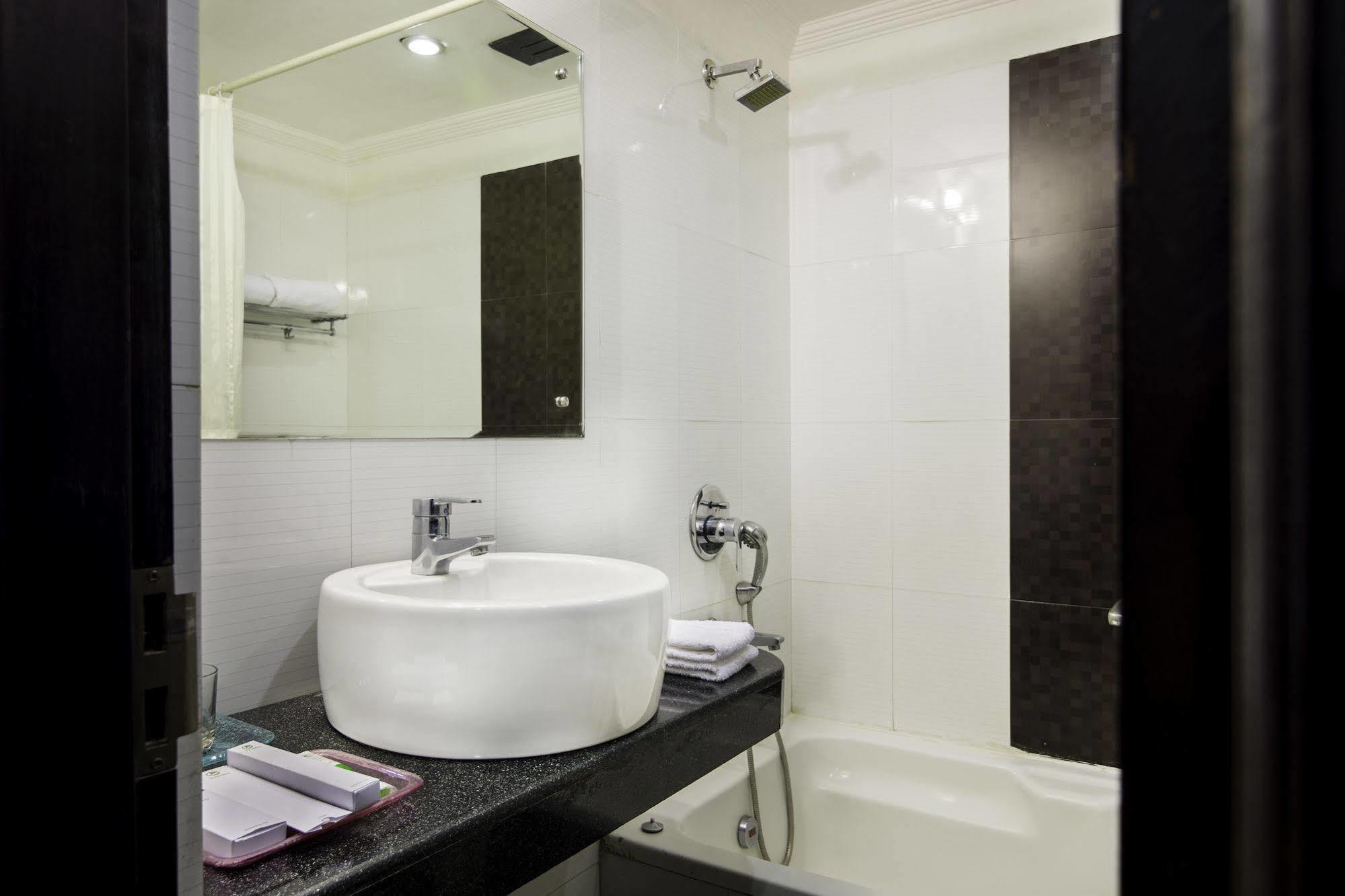 Oyo Townhouse 823 Leaf Gurgaon