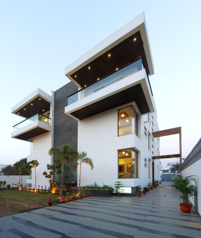 Hotel White Lotus