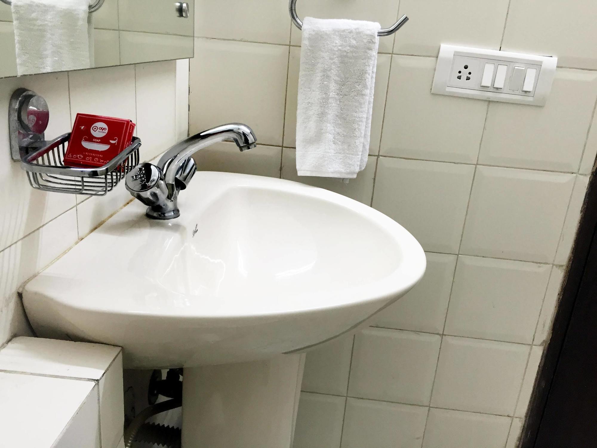 Oyo Rooms, Cyber Park Guest house Gurgaon