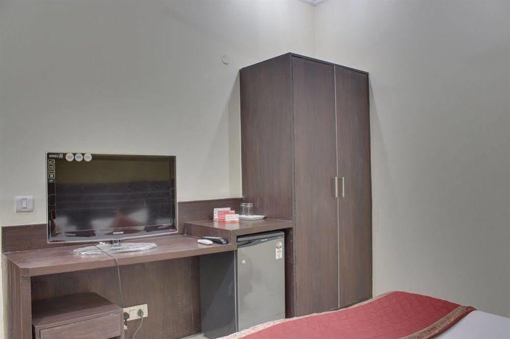 Oyo Rooms, Cyber Park 3* Gurgaon