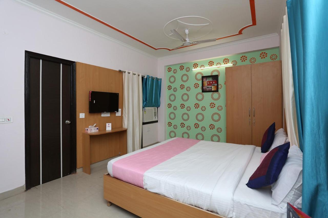 Oyo 14098 R R Homes 3* Gurgaon