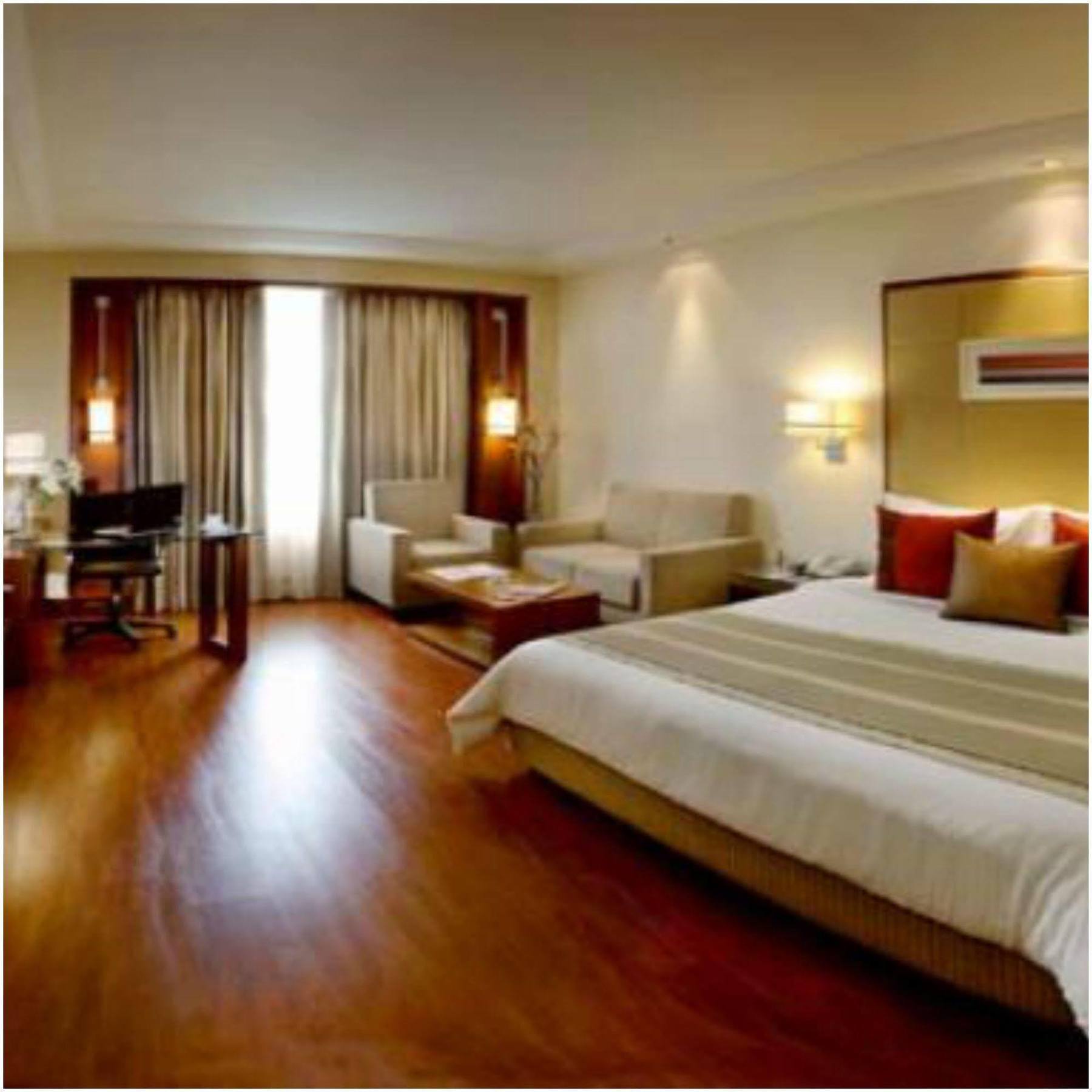 Park Plaza Hotel 4*