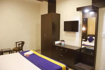 Fabhotel Shree Kanta Hotel Gurgaon
