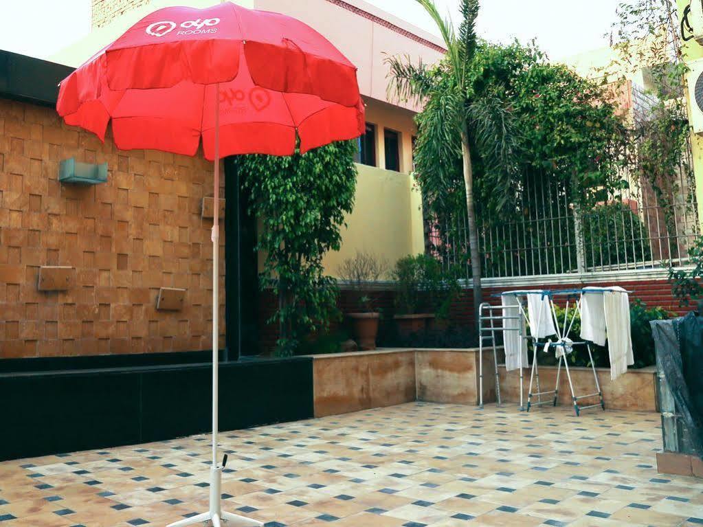 Hotel Oyo 386 Lotus Panache Gurgaon