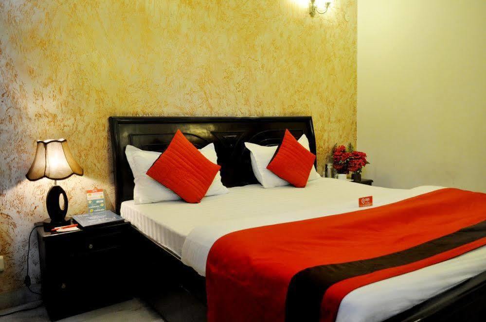Oyo 386 Lotus Panache Gurgaon