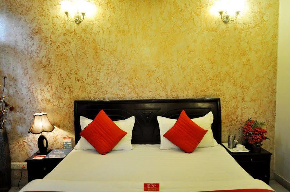 Oyo 386 Lotus Panache Hotel Gurgaon