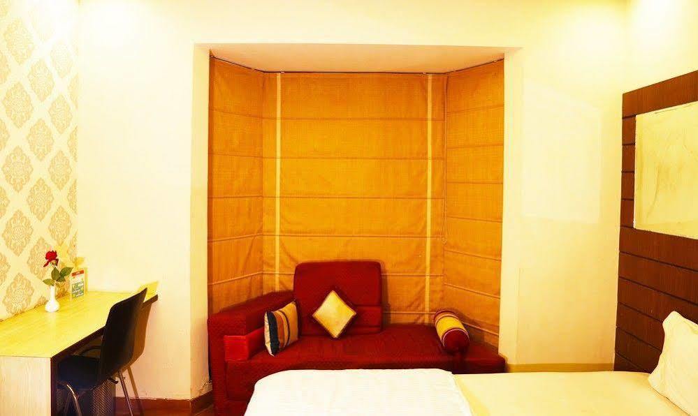 Oyo 386 Lotus Panache 3* Gurgaon