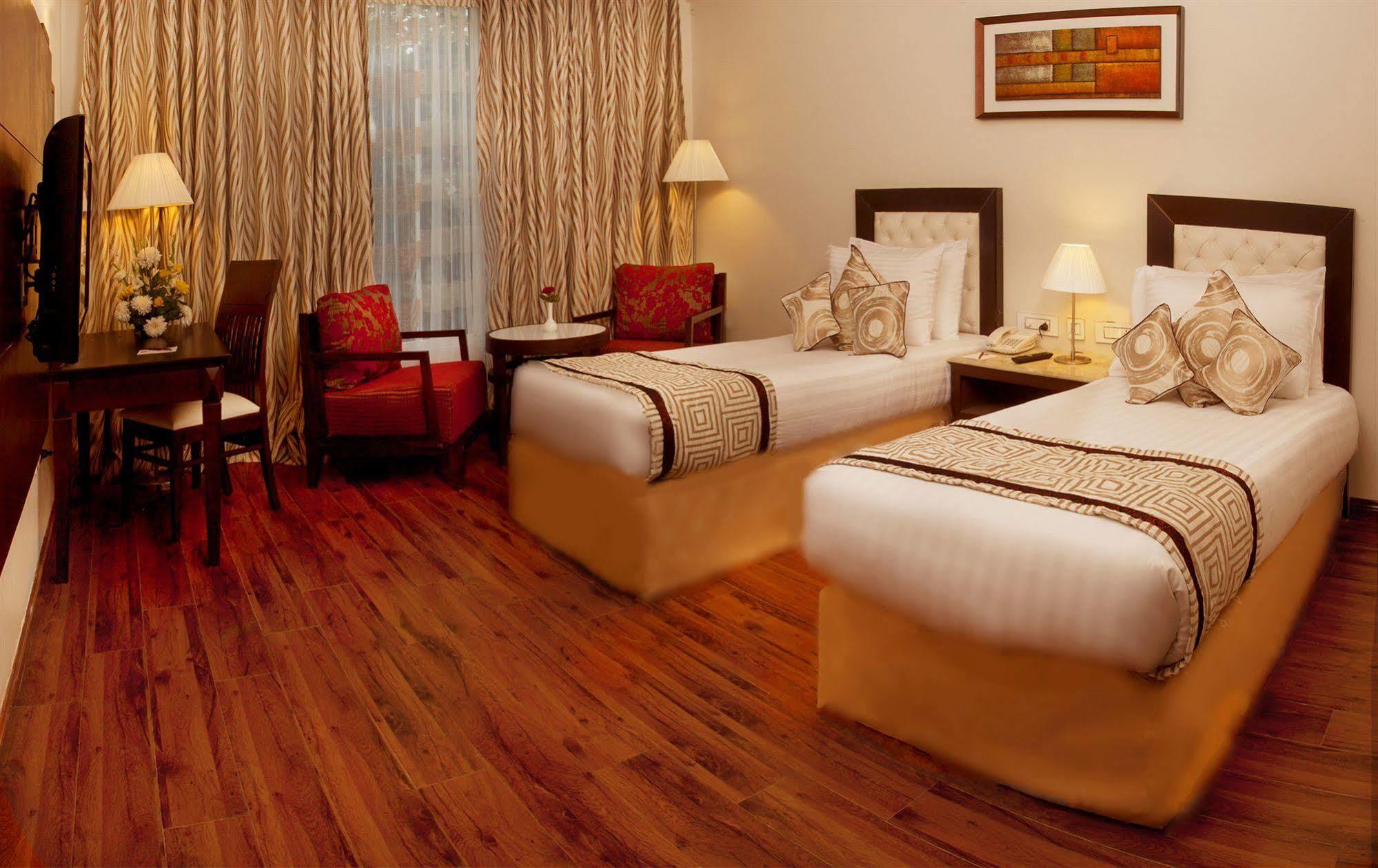 Hotel Treehouse Queens Pearl Gurgaon