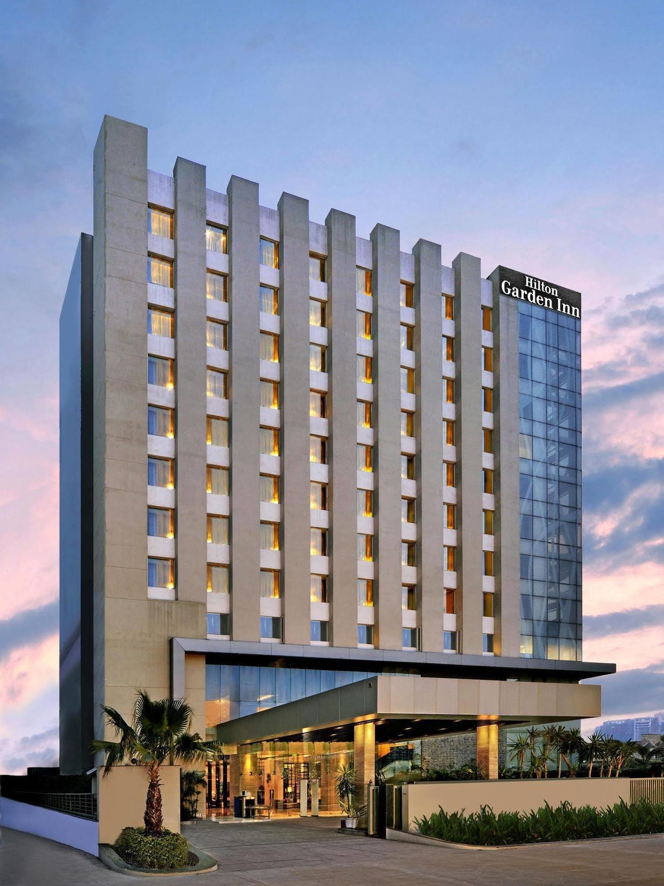 Doubletree By Hilton Gurugram Baani Square Hotel 5*