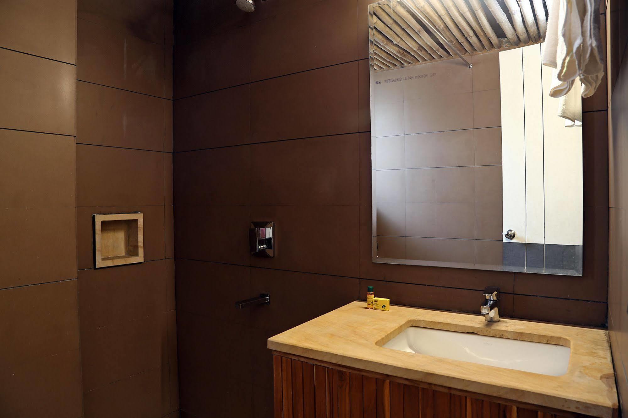 Hotel Fabhotel Huda Sushant Lok