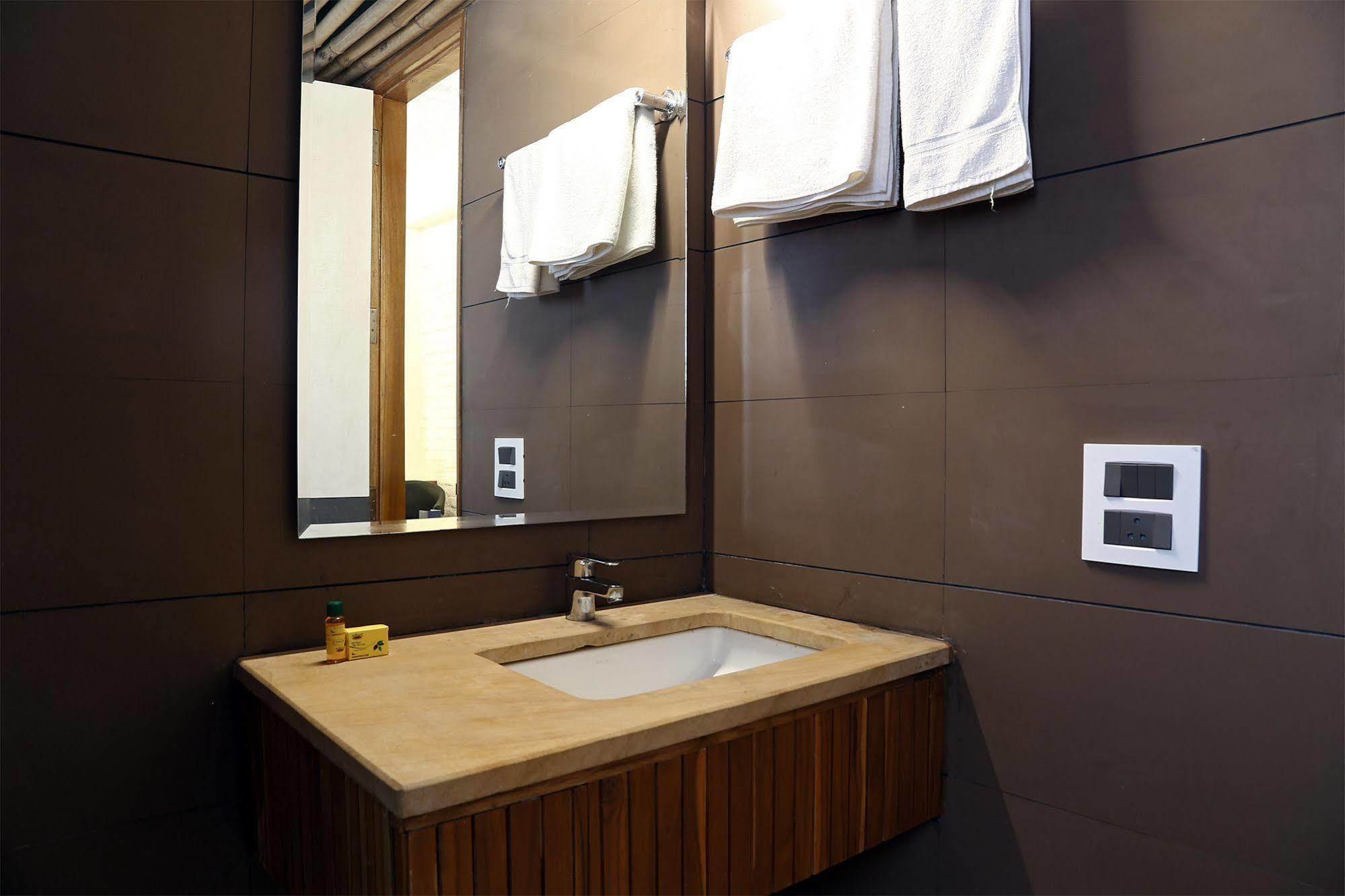 Fabhotel Huda Sushant Lok 3* Gurgaon