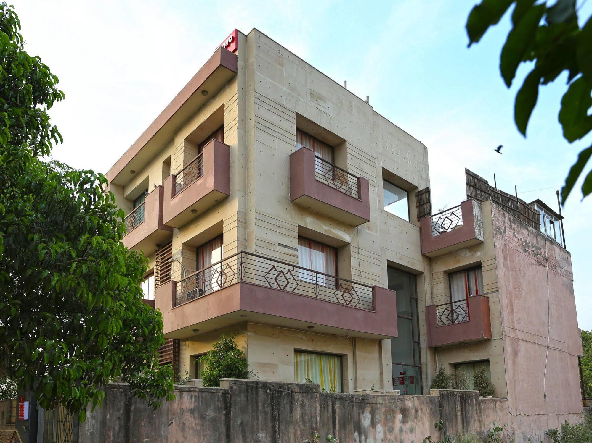Hotel Oyo Flagship 387 Moulsari Avenue Gurgaon