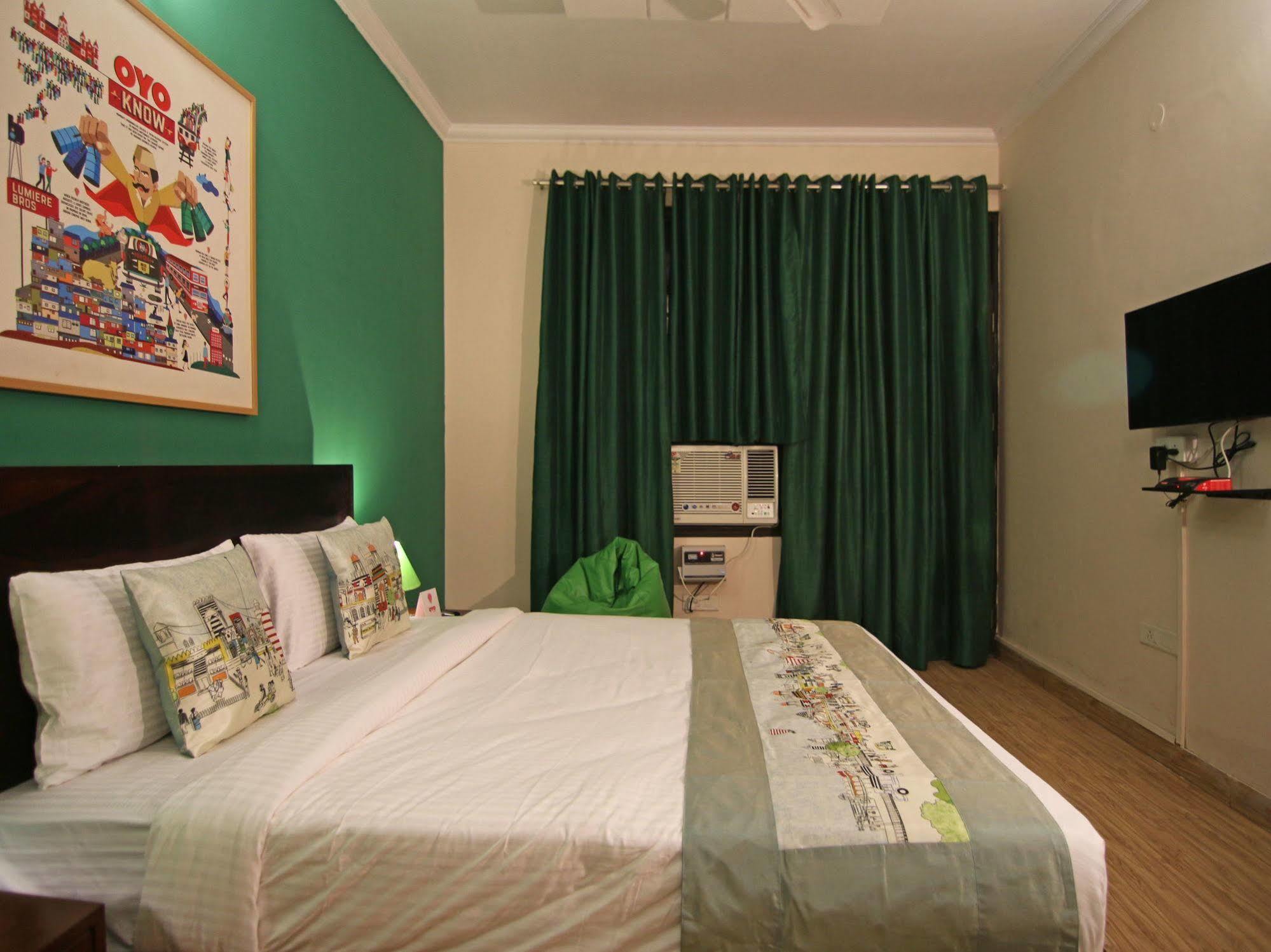 Hotel Townhouse Unitech Cyber Park Near Omaxe Celebration Mall