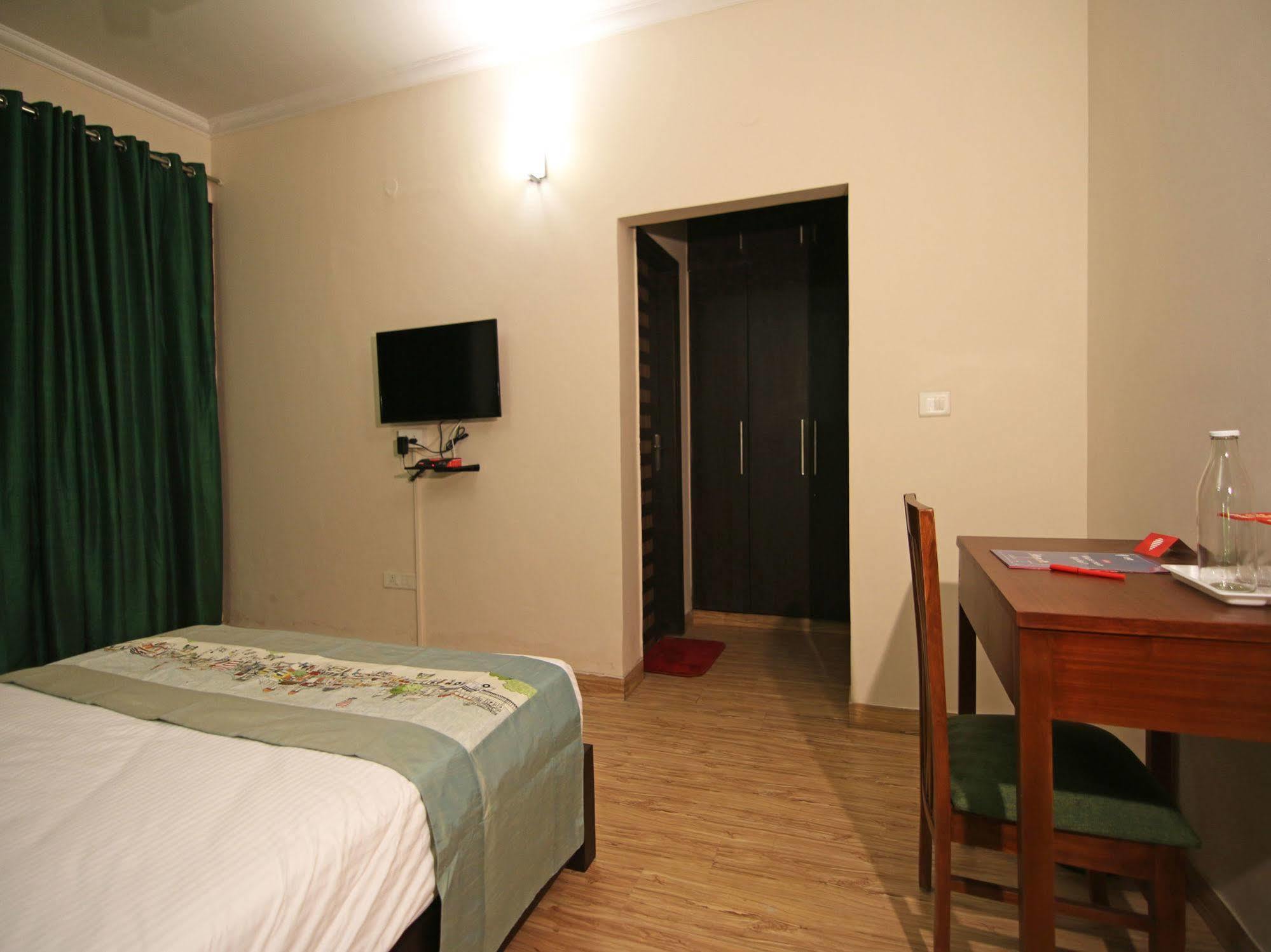Townhouse Unitech Cyber Park Near Omaxe Celebration Mall Gurgaon