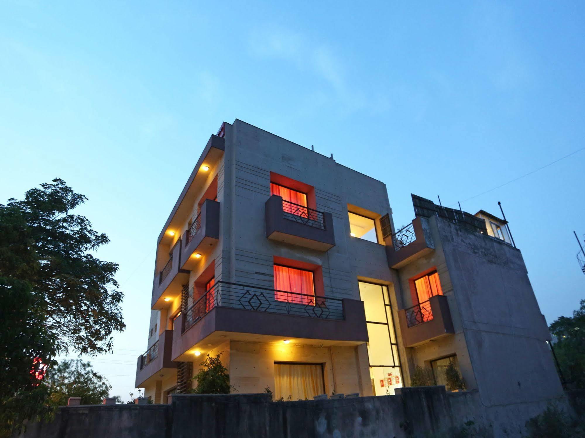 Hotel Oyo Flagship 387 Moulsari Avenue 3*
