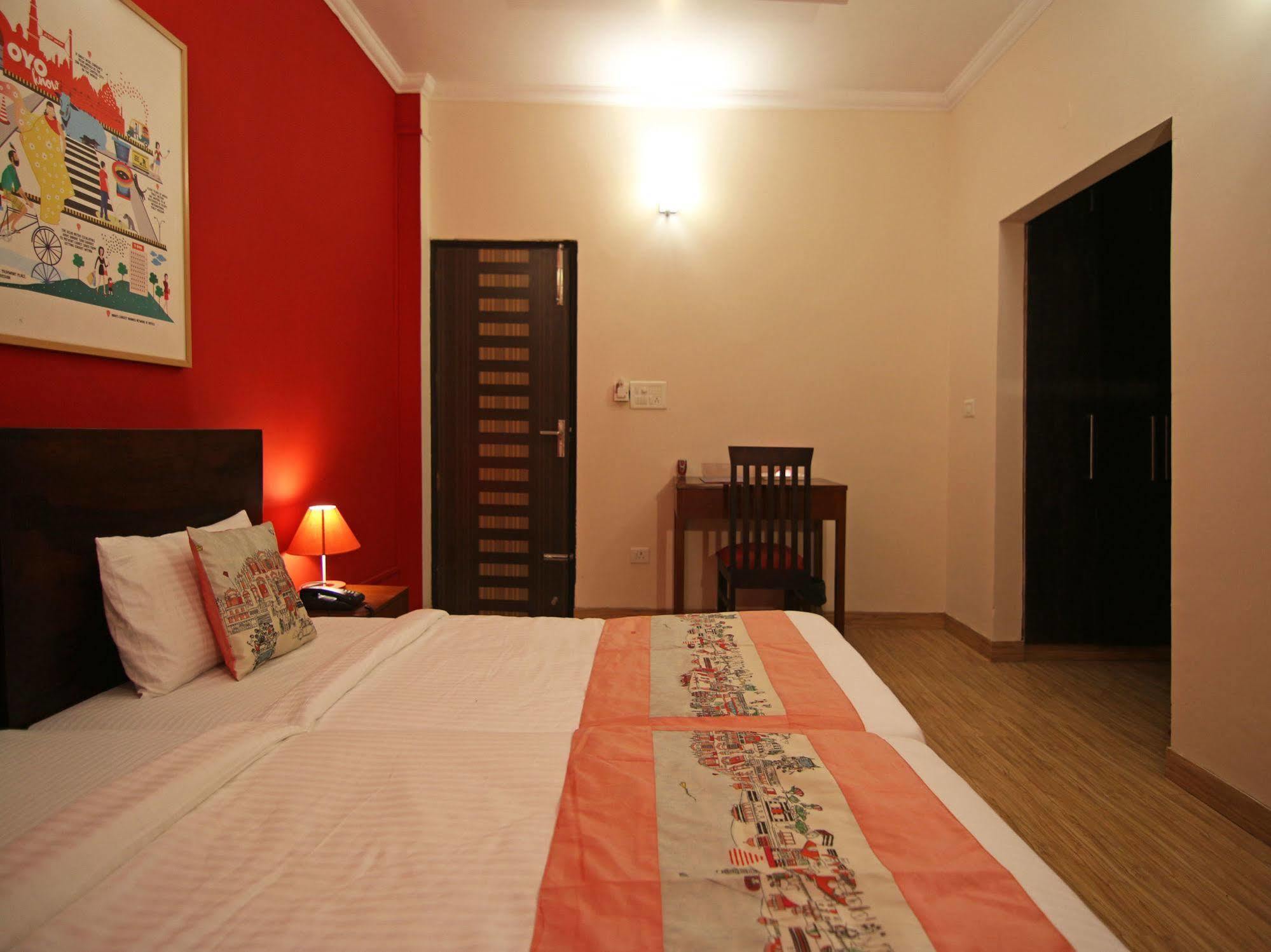 Hotel Townhouse Unitech Cyber Park Near Omaxe Celebration Mall Gurgaon