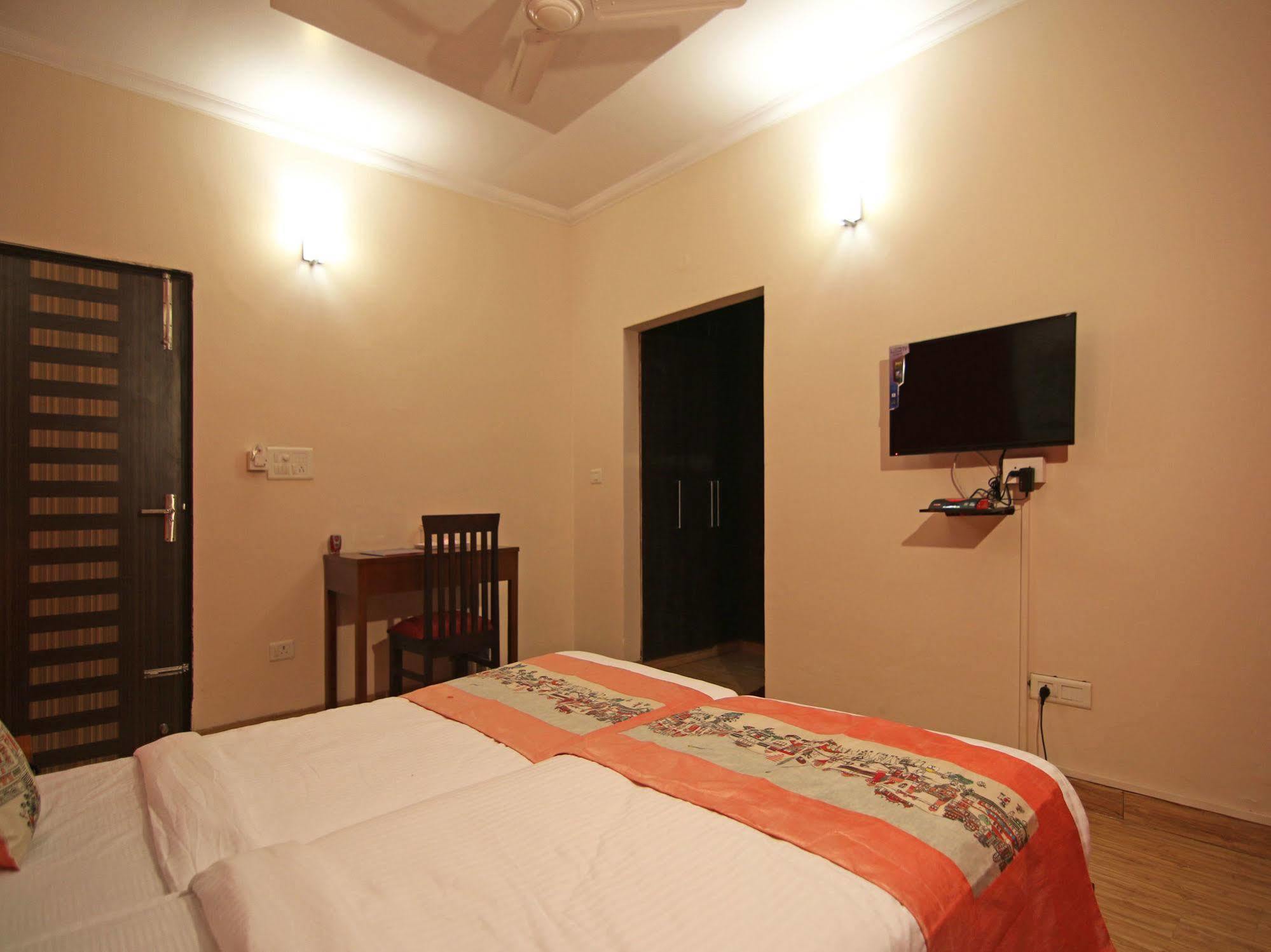 Hotel Townhouse Unitech Cyber Park Near Omaxe Celebration Mall 4*