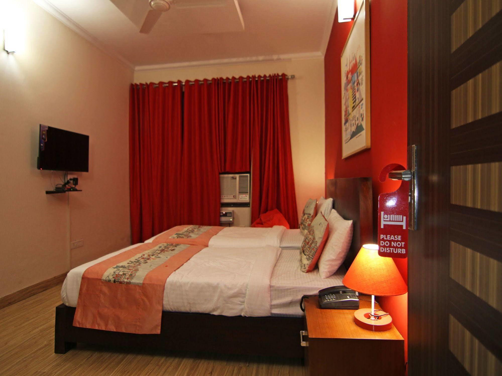 Townhouse Unitech Cyber Park Near Omaxe Celebration Mall Gurgaon