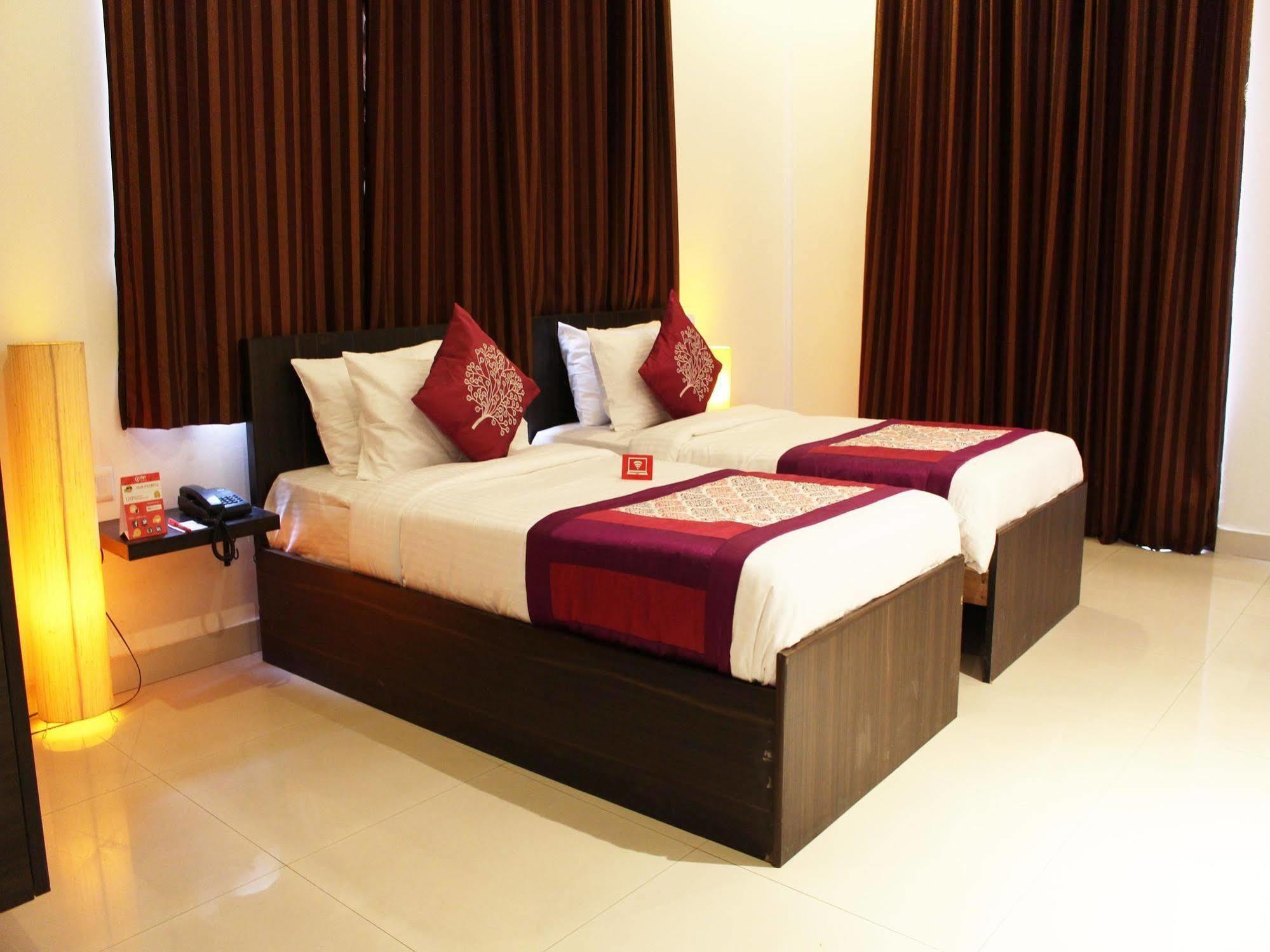 Oyo Flagship 387 Moulsari Avenue Hotel