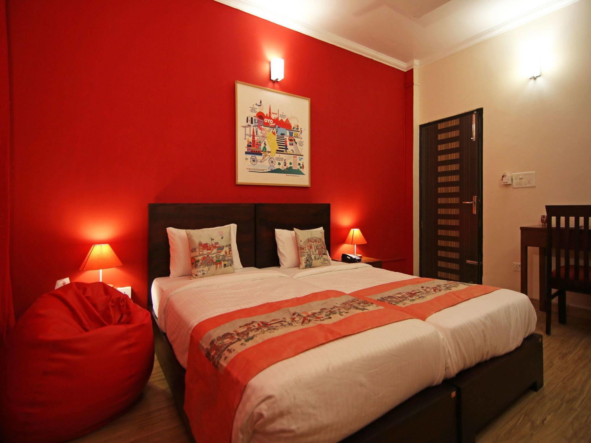Townhouse Unitech Cyber Park Near Omaxe Celebration Mall 4*