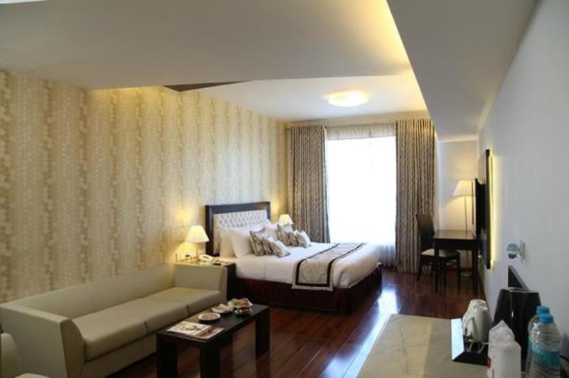 Tree House Hotel 3*