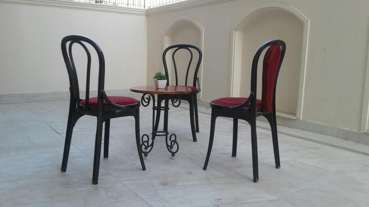 Pamposh Guest House, * Gurgaon