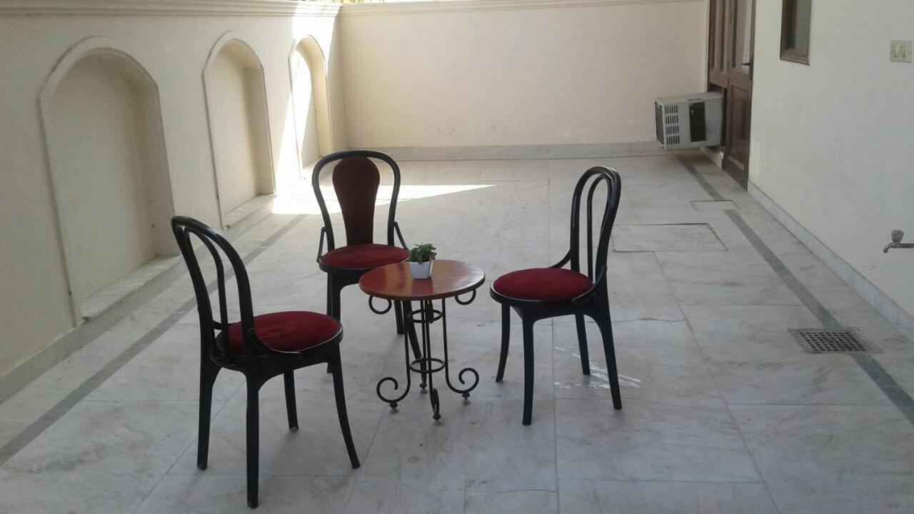 Guest house Pamposh Guest House, *