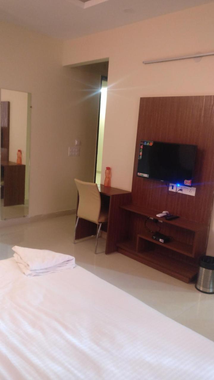 Hotel Corooms Sanvi Unitech Cyber Park Gurgaon