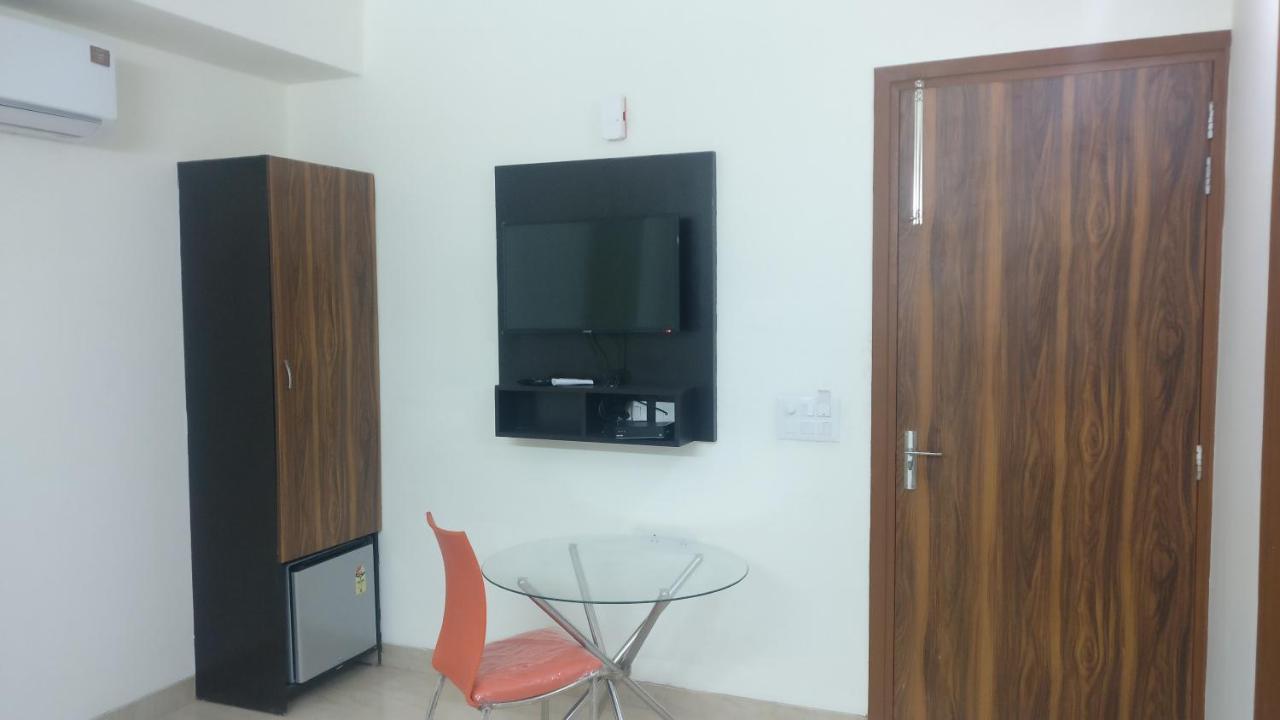 Corooms Sanvi Unitech Cyber Park 3* Gurgaon