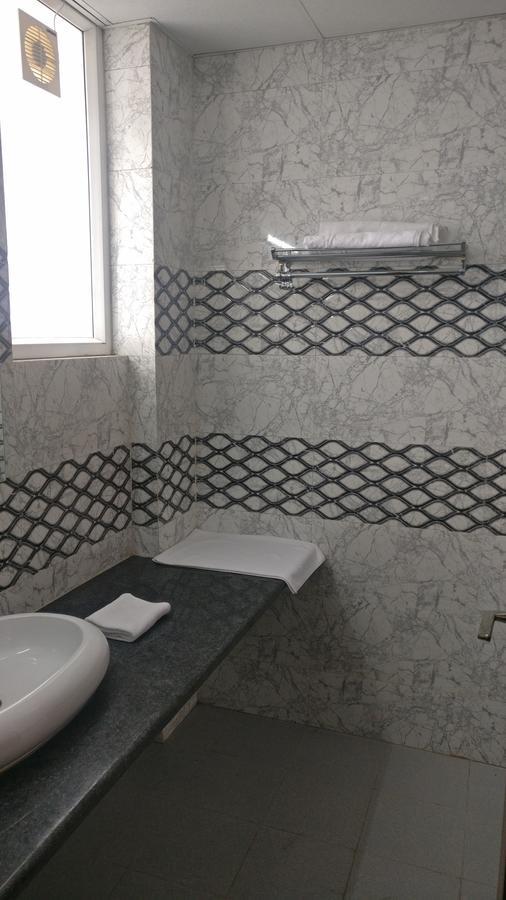 Corooms Sanvi Unitech Cyber Park 3*