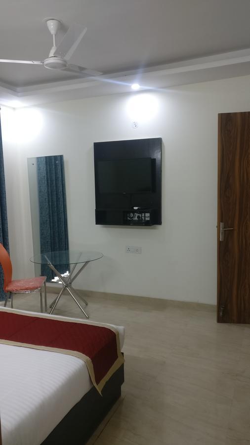 Corooms Sanvi Unitech Cyber Park 3* Gurgaon