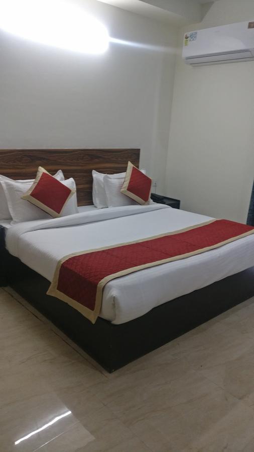 Hotel Corooms Sanvi Unitech Cyber Park 3*